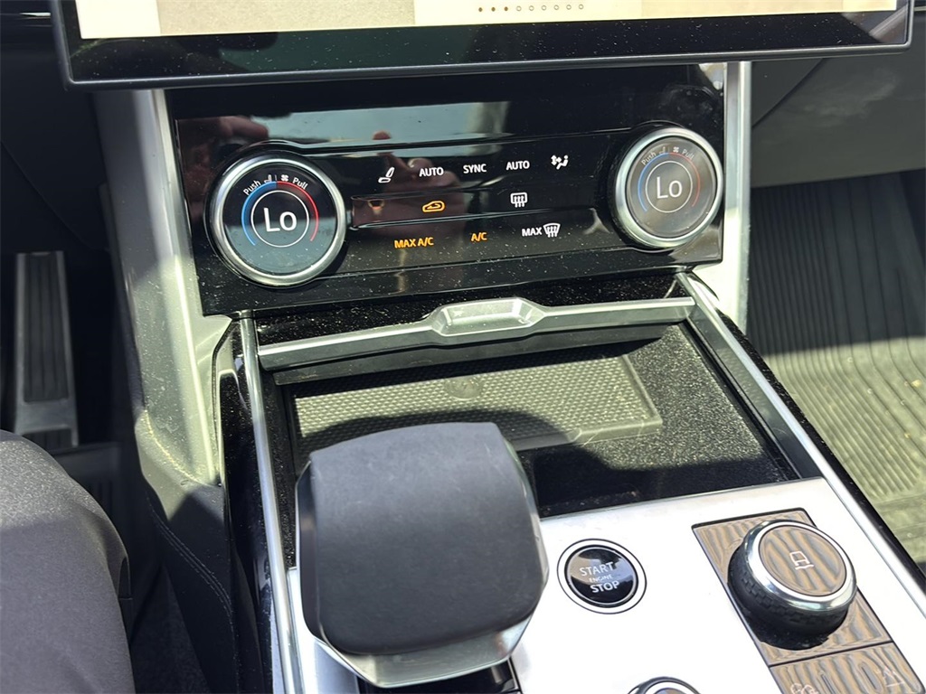 2023 Land Rover Range Rover SE photo 20
