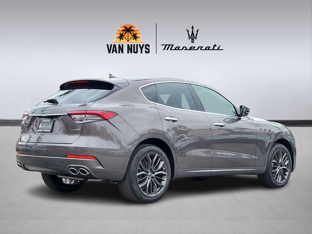 2024 Maserati Levante GT photo 2
