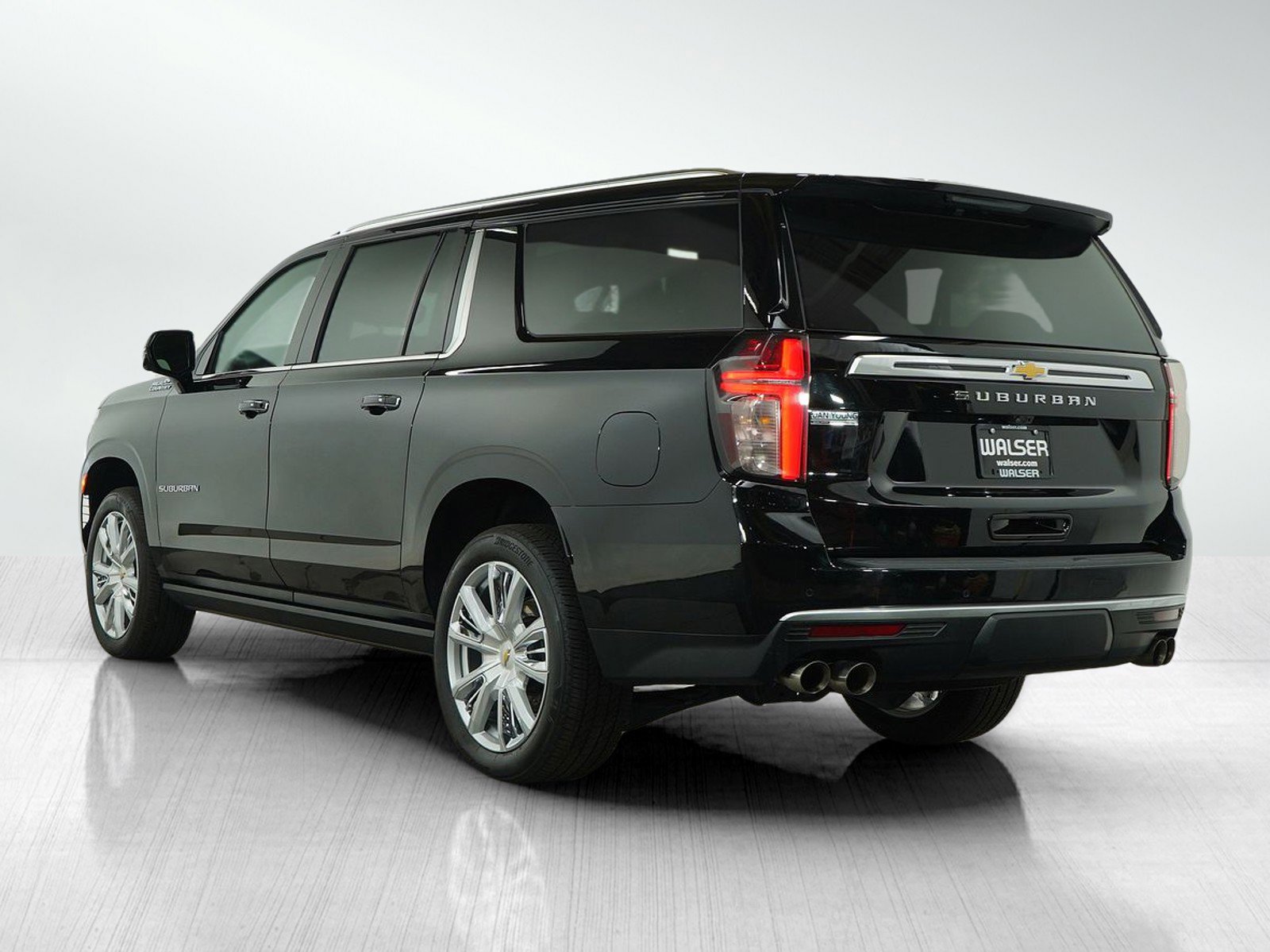 2024 Chevrolet Suburban High Country photo 2