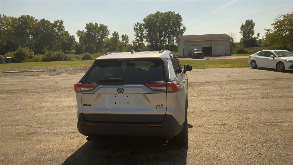 2025 Toyota RAV4 Hybrid XLE photo 7