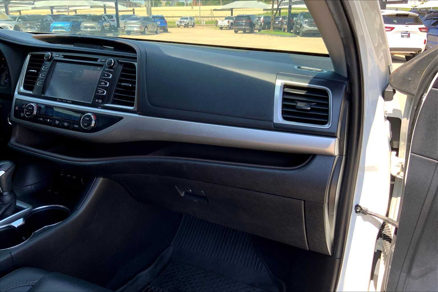 2019 Toyota Highlander XLE photo 18