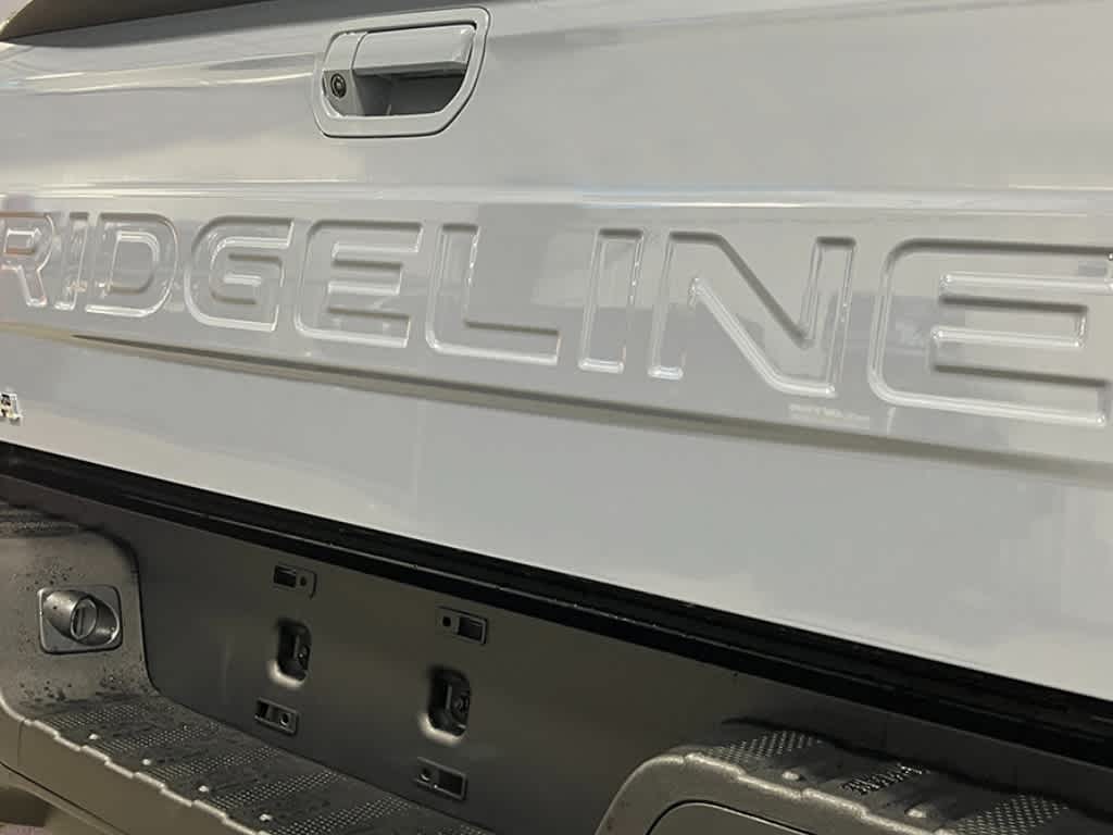 2025 Honda Ridgeline Black Edition photo 6