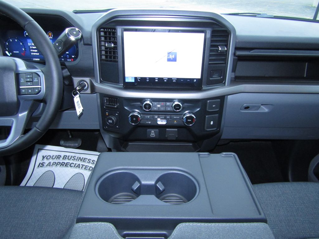 2025 Ford F-150 XLT photo 19