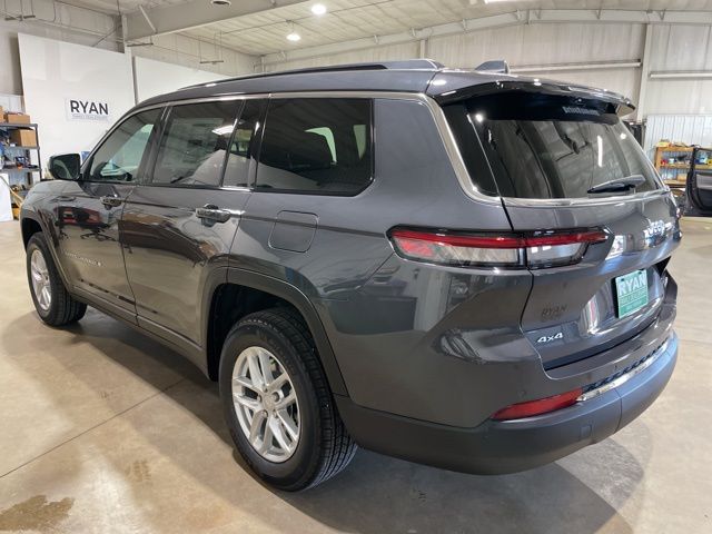 2025 Jeep Grand Cherokee Laredo photo 3