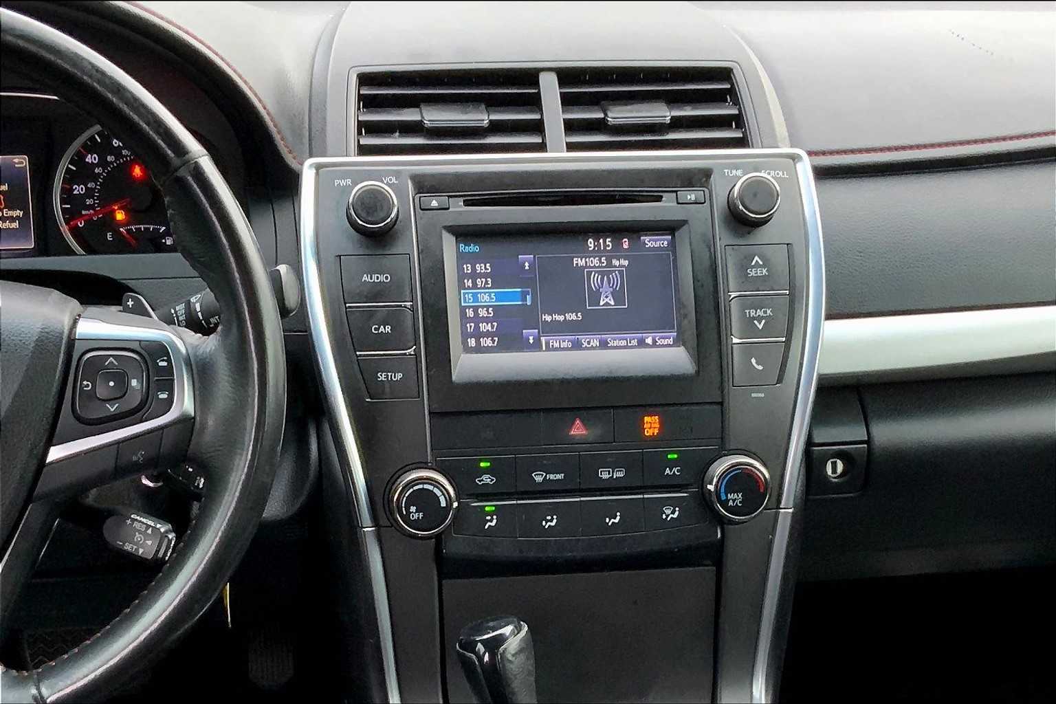 2015 Toyota Camry SE photo 6
