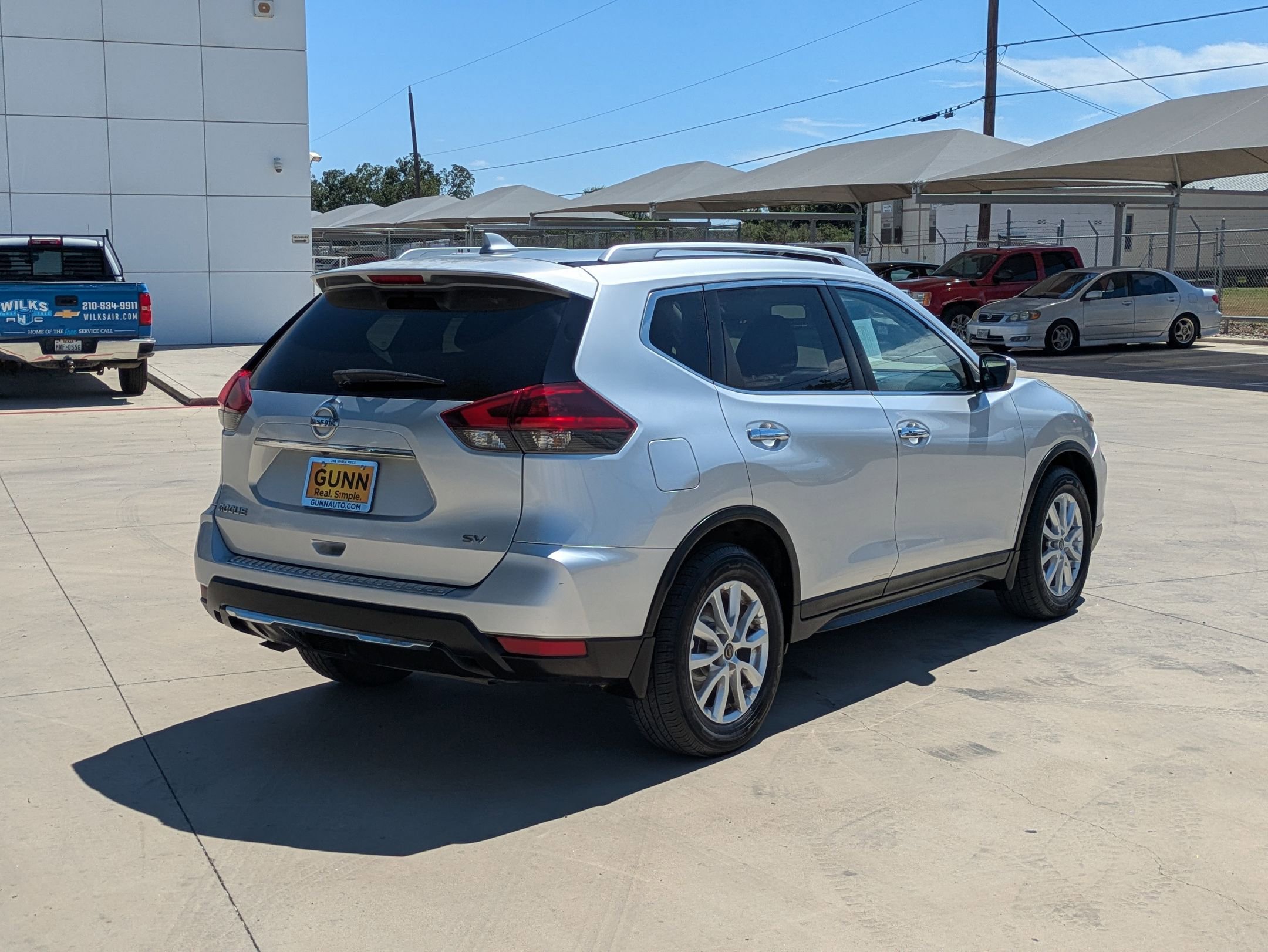 2018 Nissan Rogue SV photo 3