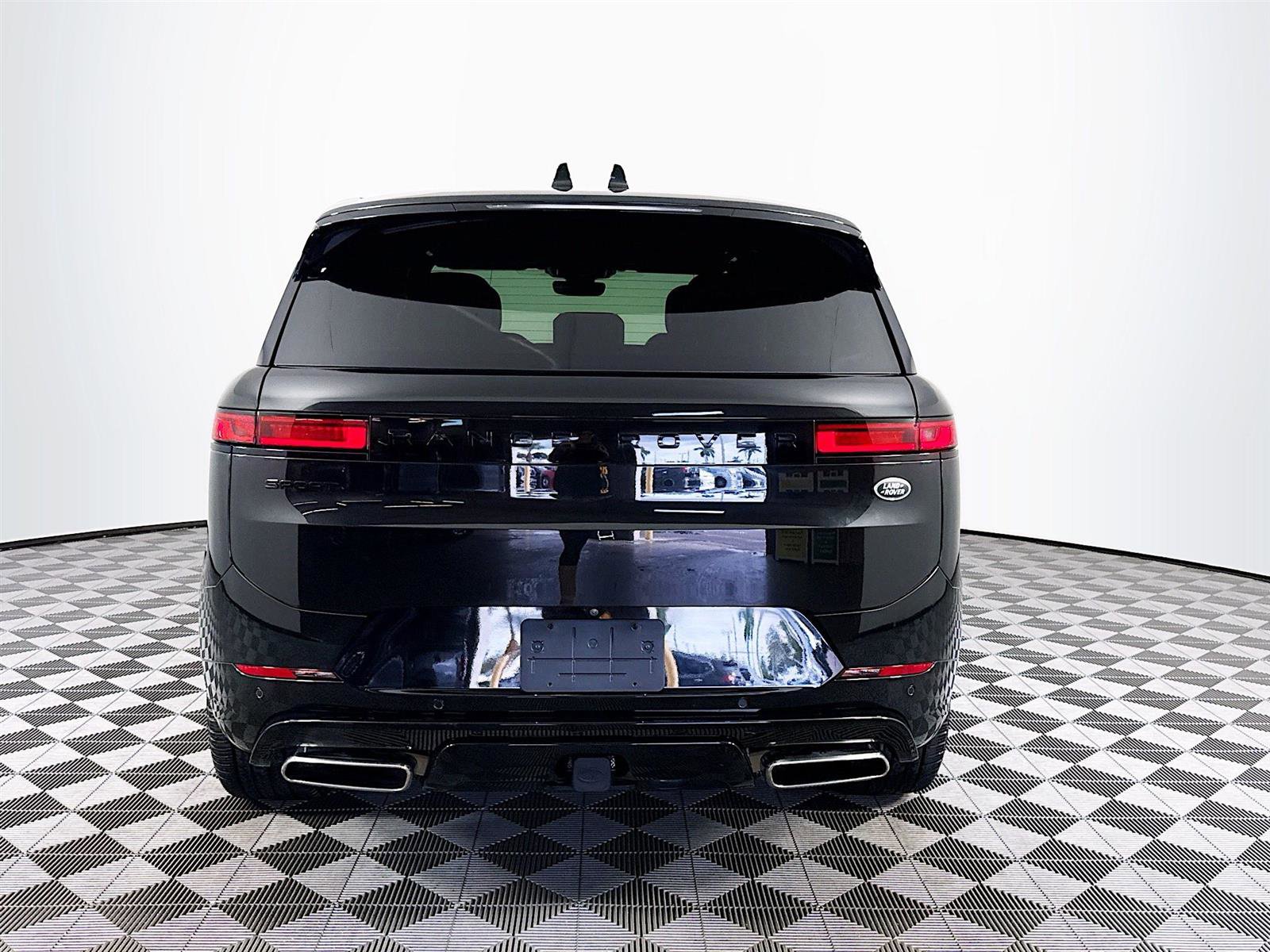 2023 Land Rover Range Rover Sport SE photo 3