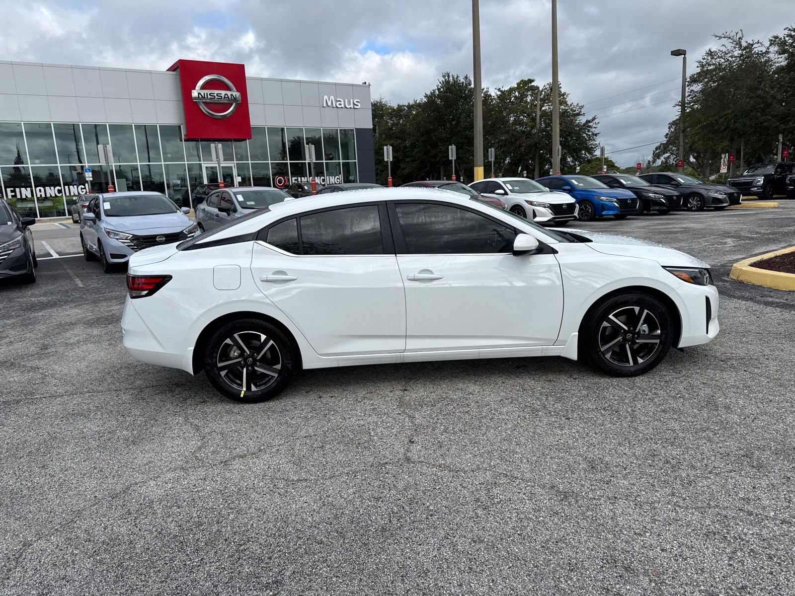2025 Nissan Sentra SV photo 4