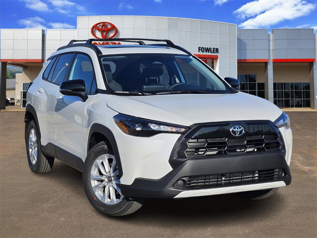 2026 Toyota Corolla Cross LE's photo
