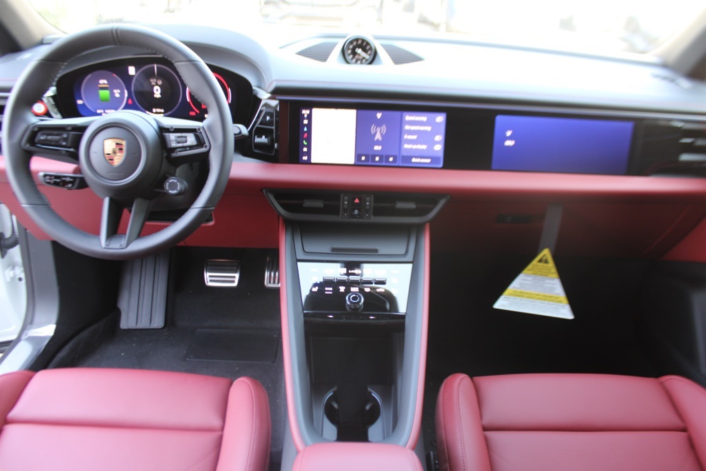 2025 Porsche Macan Electric photo 24