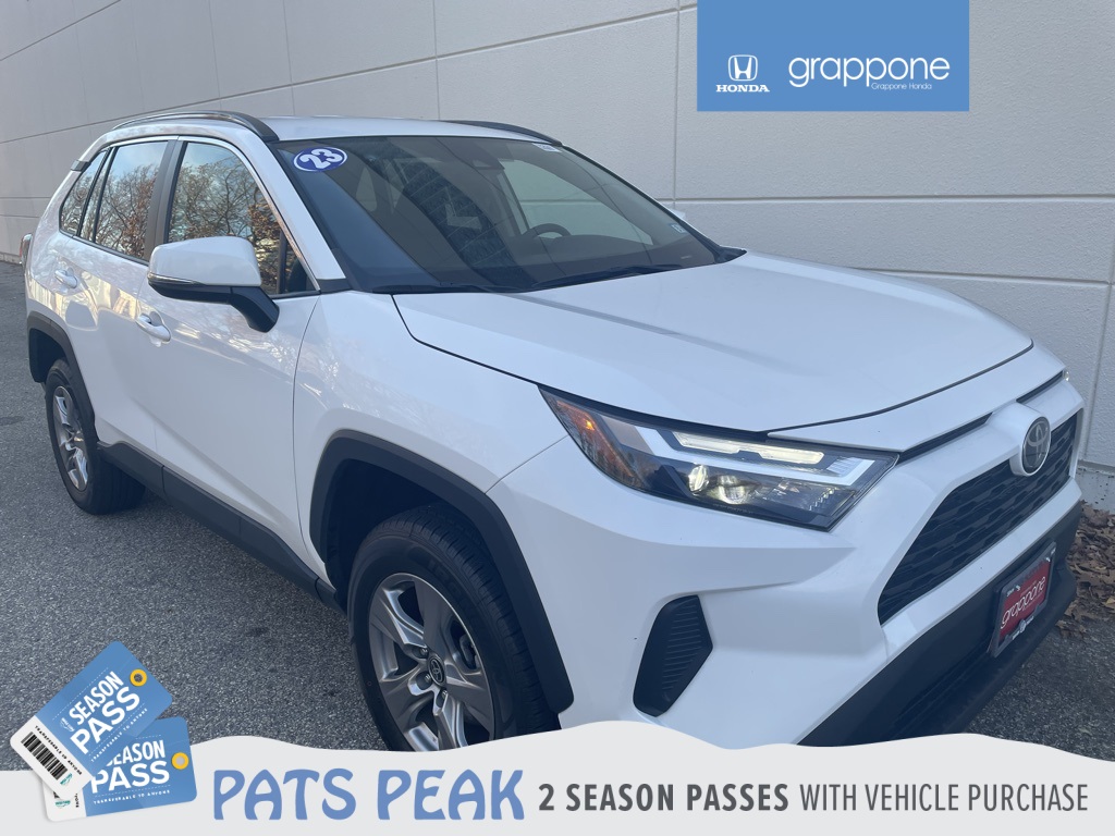 2023 Toyota RAV4 XLE's photo