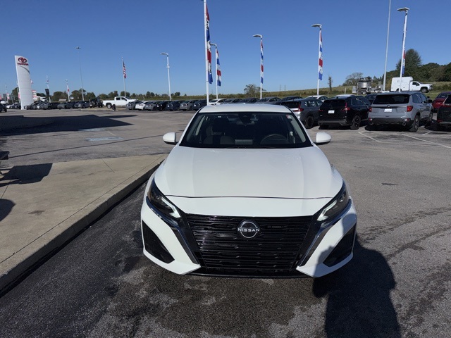 2023 Nissan Altima 2.5 SV photo 2