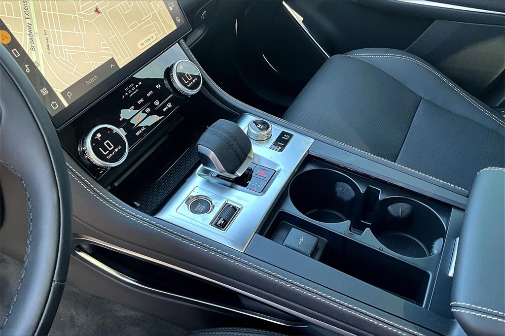 2026 Jaguar F-PACE P400 R-Dynamic S photo 5
