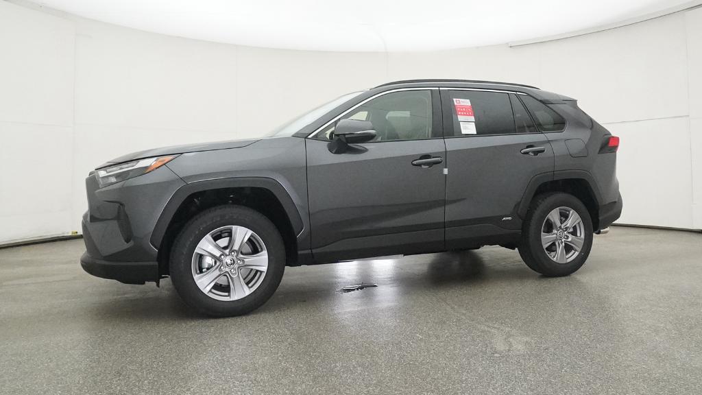 2025 Toyota RAV4 Hybrid XLE photo 8