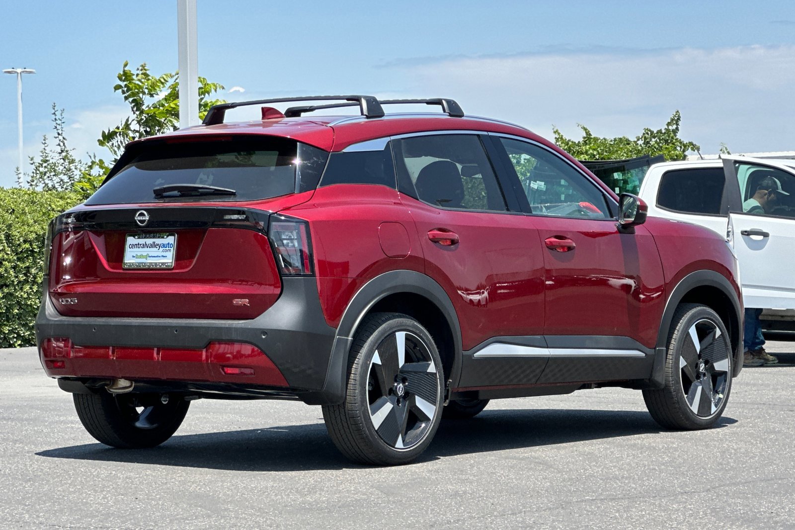 2025 Nissan Kicks SR photo 3