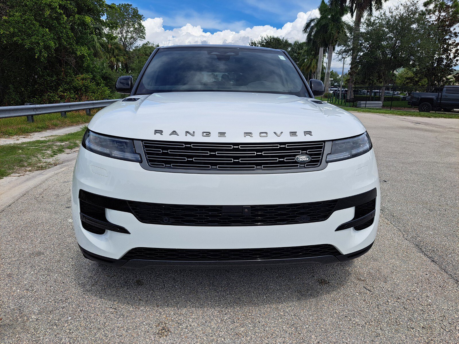2025 Land Rover Range Rover Sport SE photo 8
