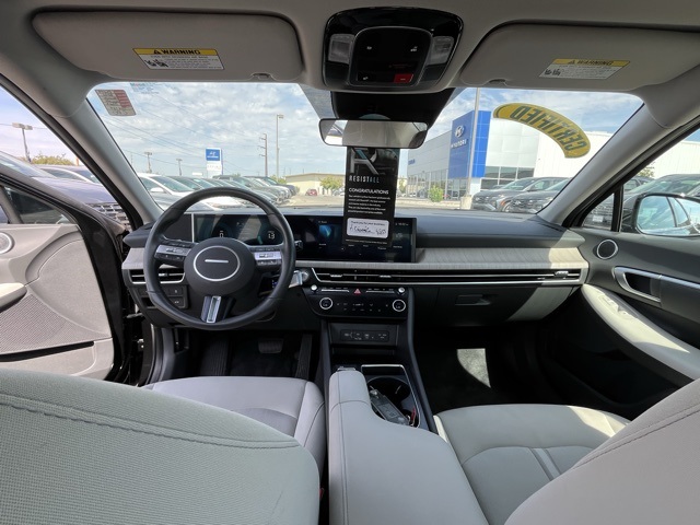 2025 Hyundai Sonata Hybrid SEL photo 17