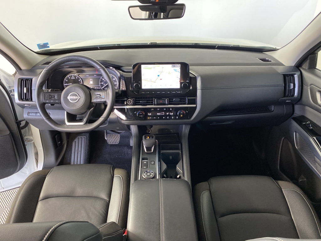 2024 Nissan Pathfinder SL photo 2