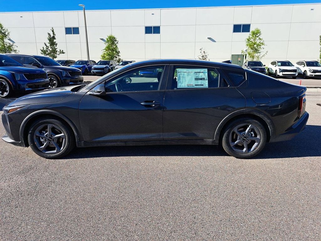 2025 Kia K4 LXS photo 8