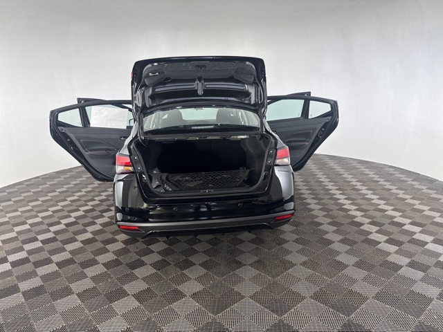 2025 Nissan Versa 1.6 SR photo 13