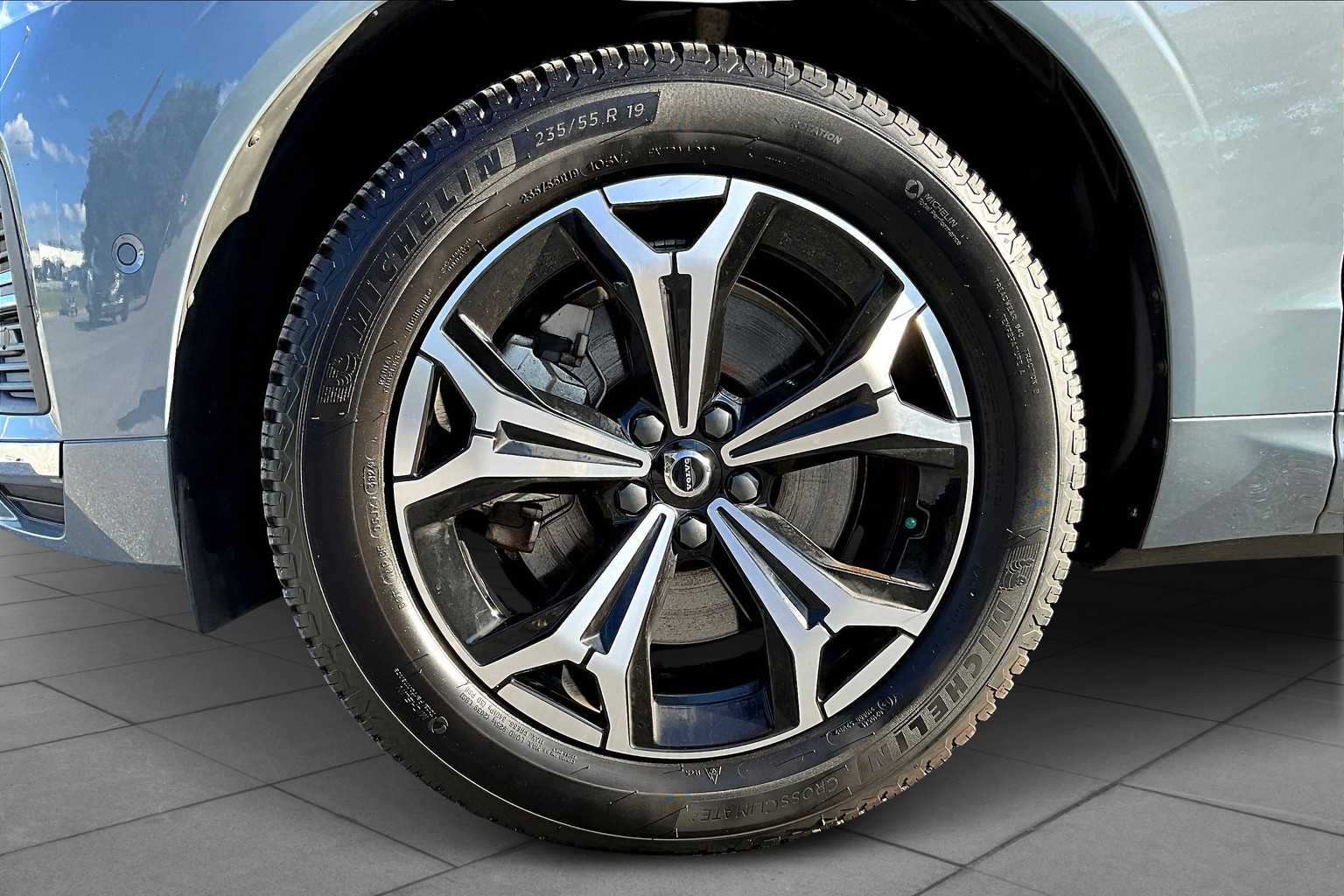 2022 Volvo XC60 Recharge Hybrid Inscription Expression photo 8