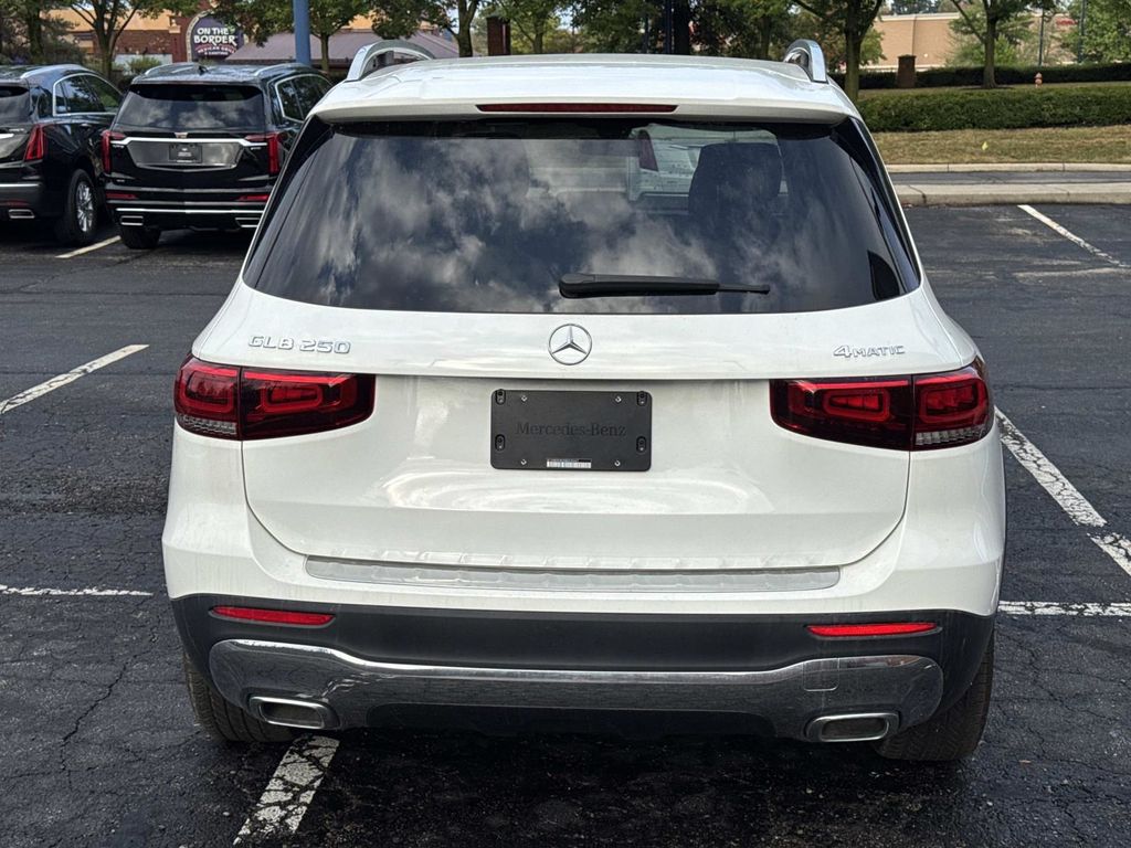 2022 Mercedes Benz GLB 250 4MATIC photo 3