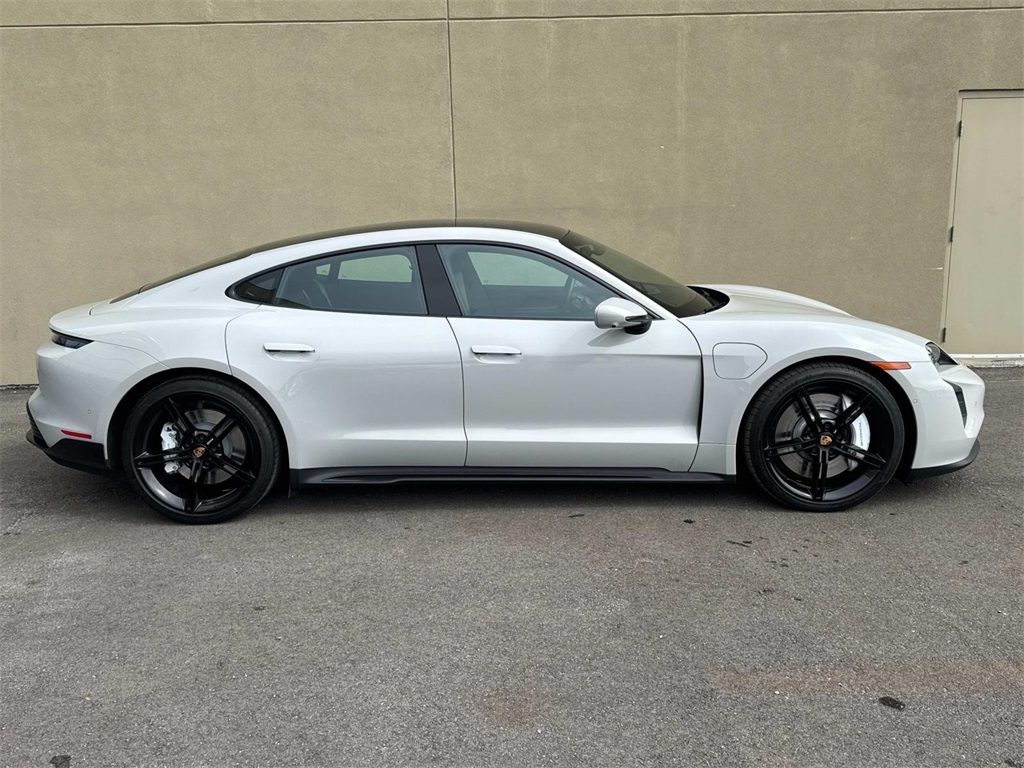 2024 Porsche Taycan 4S photo 10