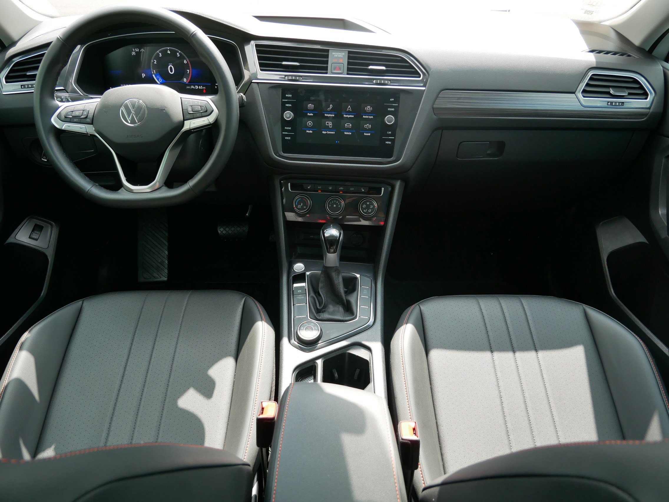 2024 Volkswagen Tiguan Wolfsburg Edition photo 9