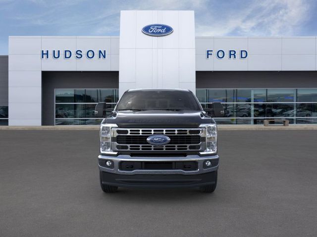 2025 Ford F-350 XLT photo 6