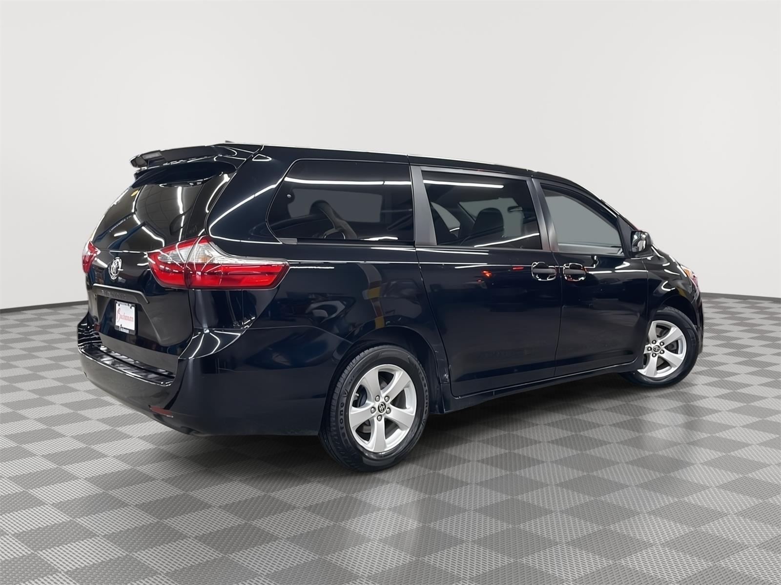 2020 Toyota Sienna L photo 5