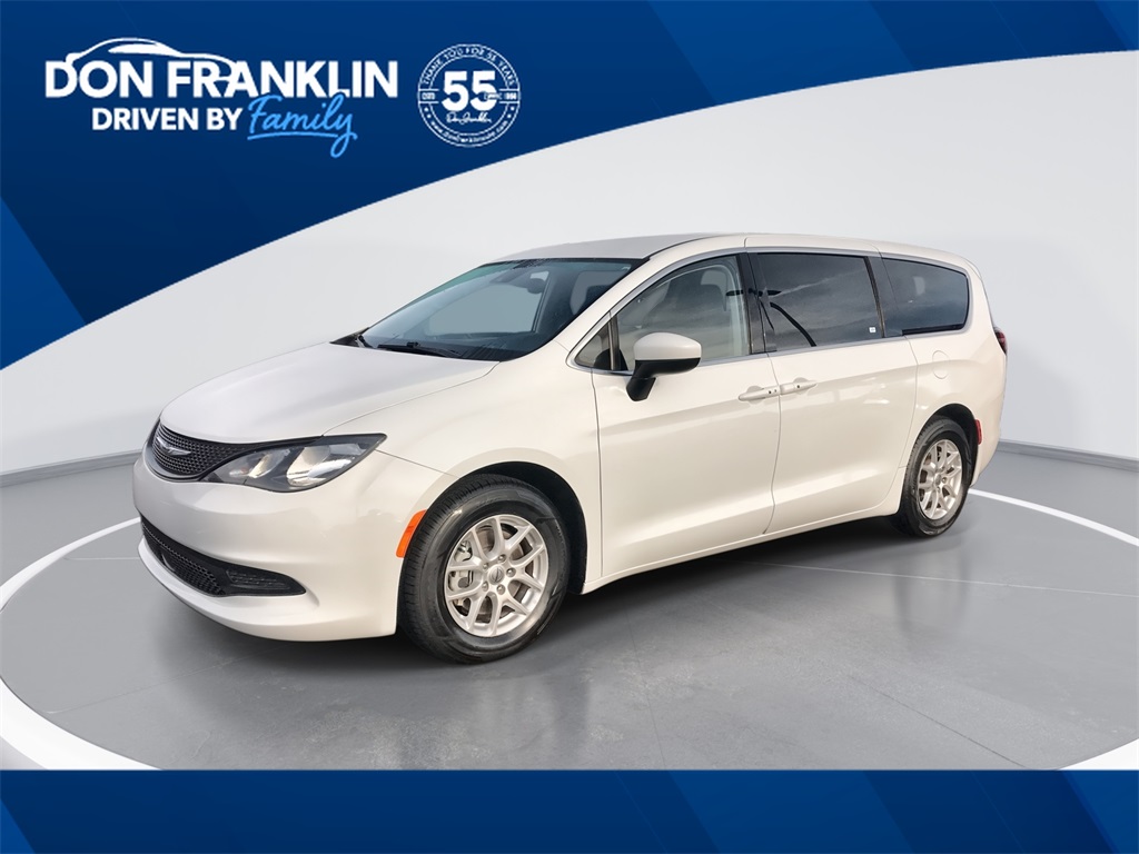 Pre-Owned 2023 Chrysler Voyager LX's photo