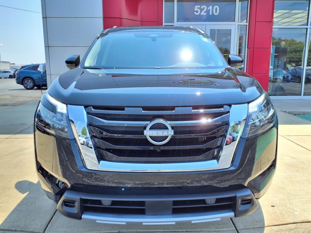 2025 Nissan Pathfinder SL photo 2