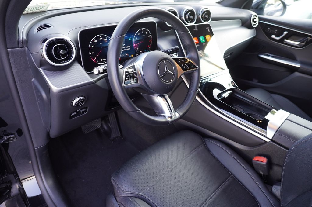 2025 Mercedes Benz GLC 300 photo 19