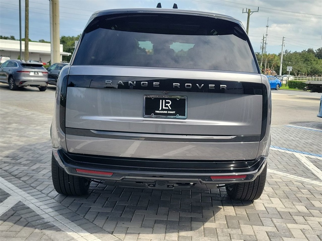 2025 Land Rover Range Rover SE photo 4