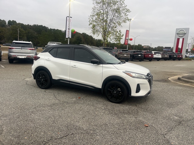 2023 Nissan Kicks SR's photo