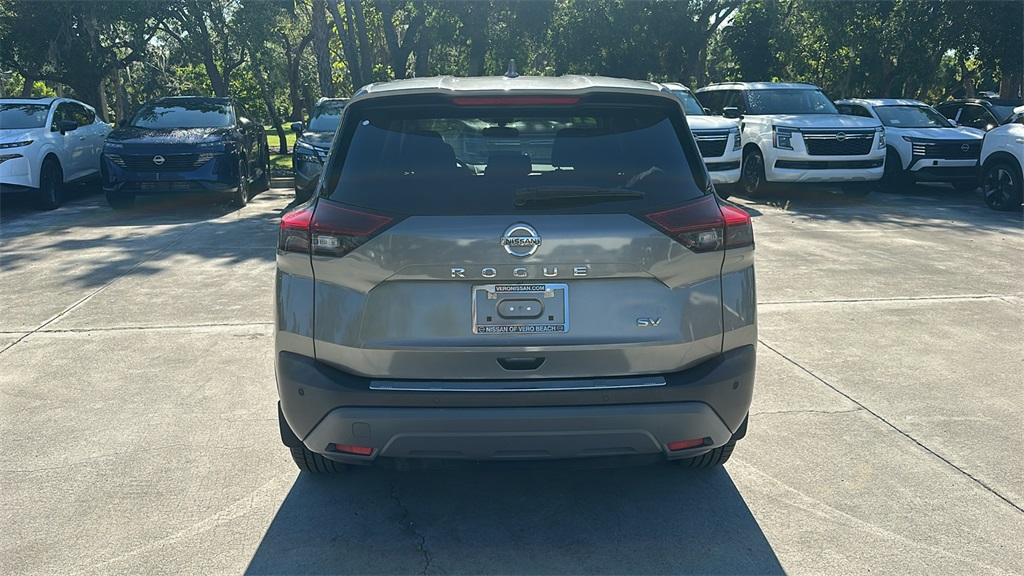 2021 Nissan Rogue SV photo 4