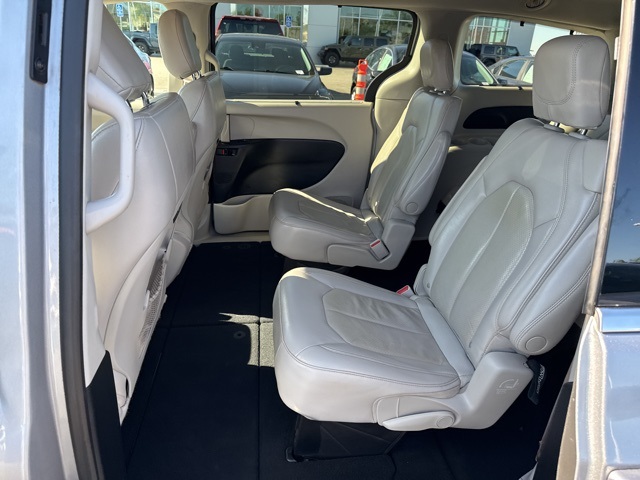 2021 Chrysler Pacifica Touring L photo 23