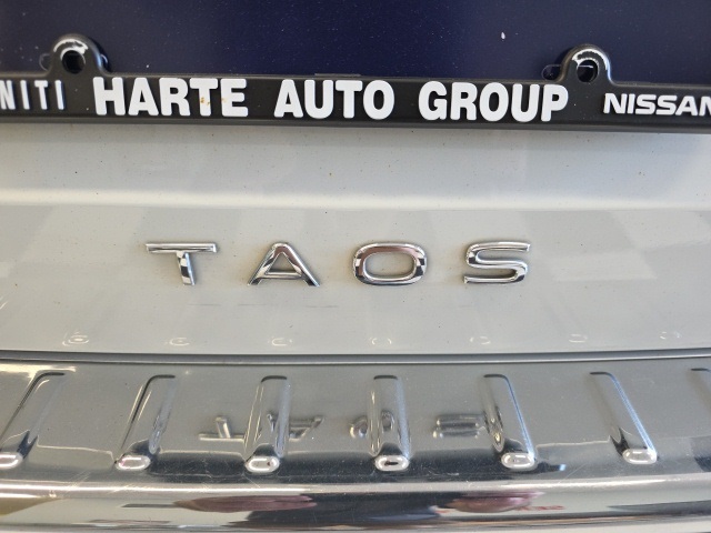 2023 Volkswagen Taos SEL photo 6