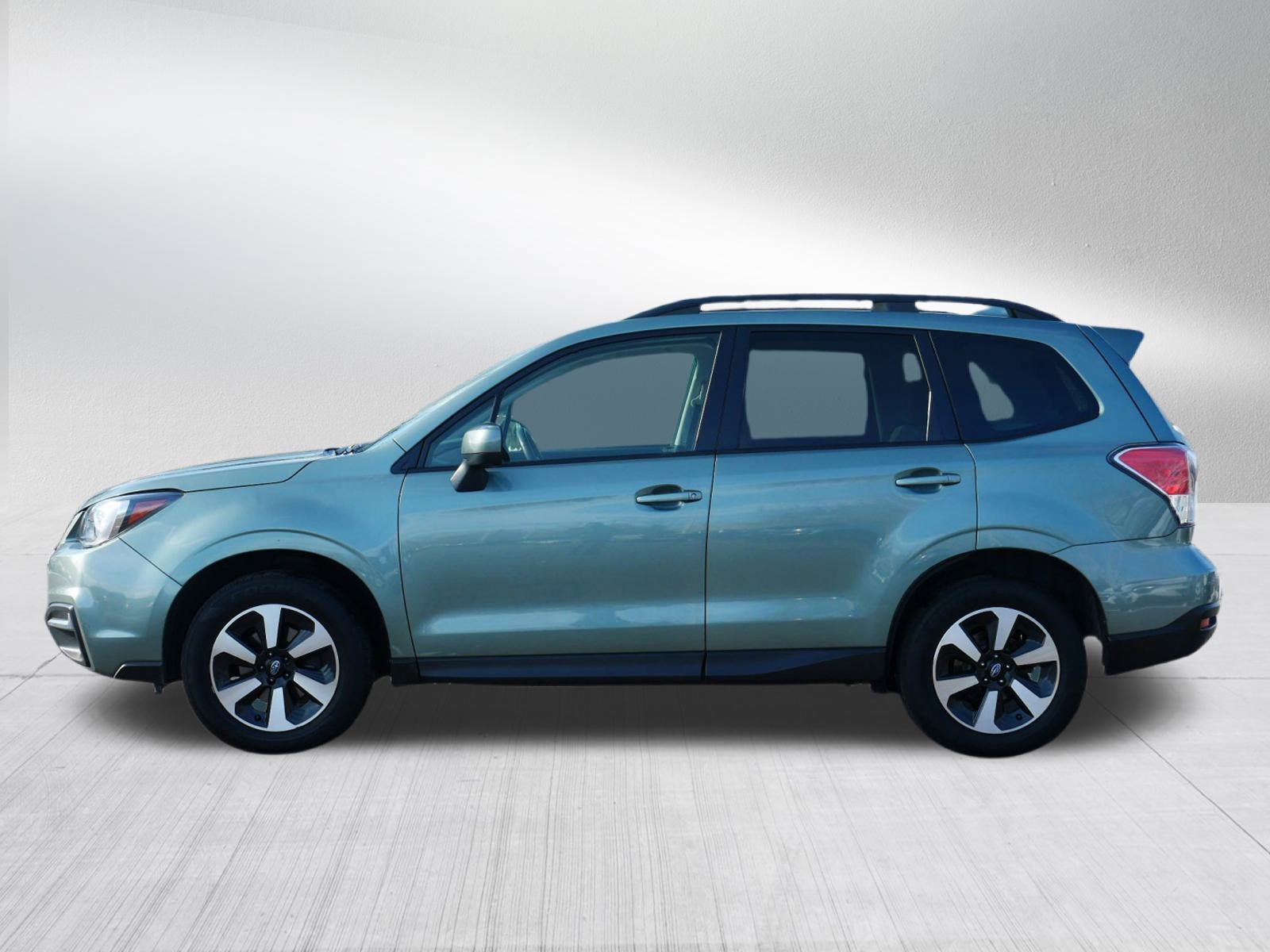 2017 Subaru Forester Premium photo 4