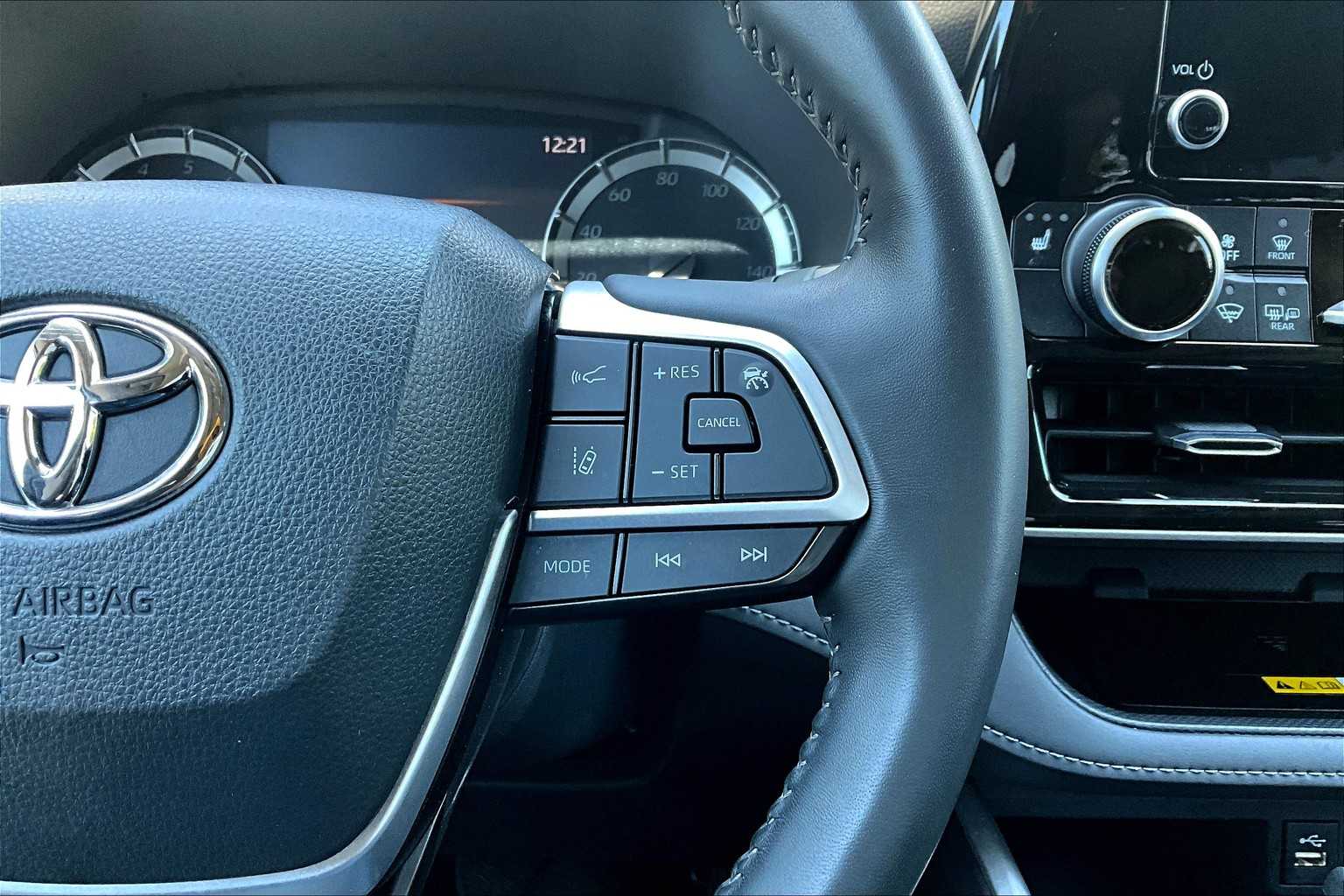 2023 Toyota Highlander XLE photo 24