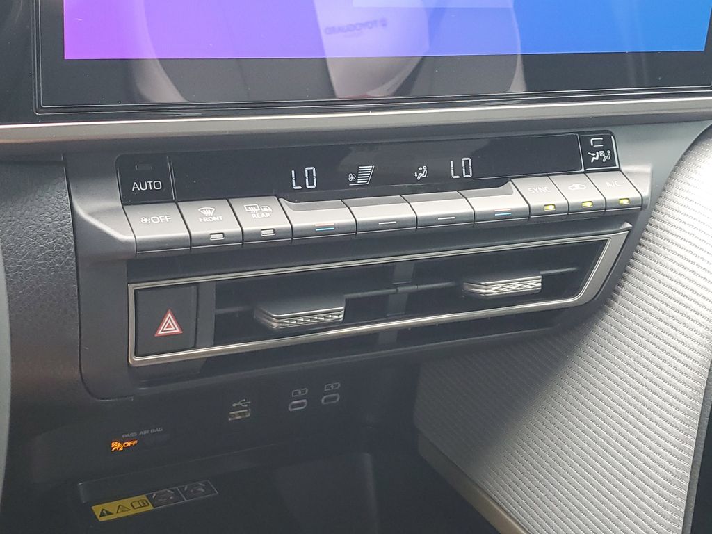2025 Toyota Camry SE photo 24