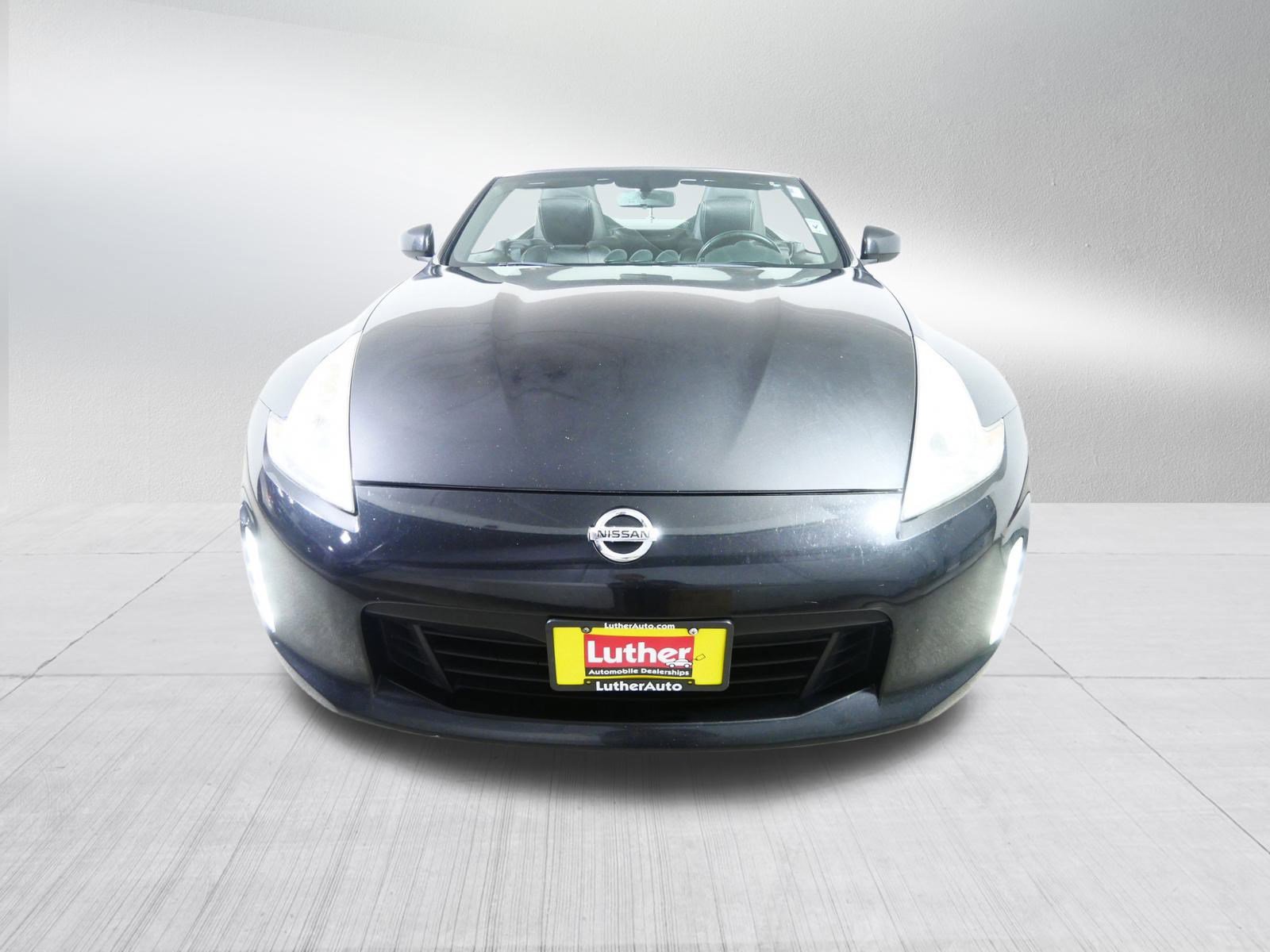 2014 Nissan 370Z photo 2