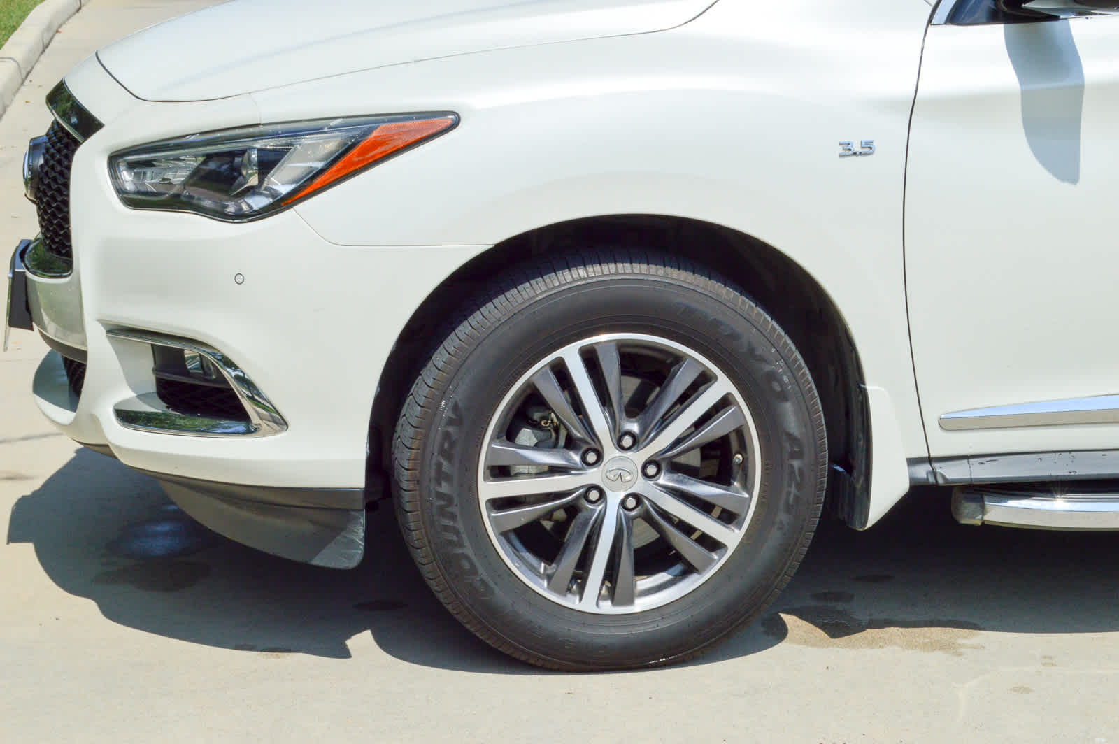 2017 Infiniti QX60 photo 8