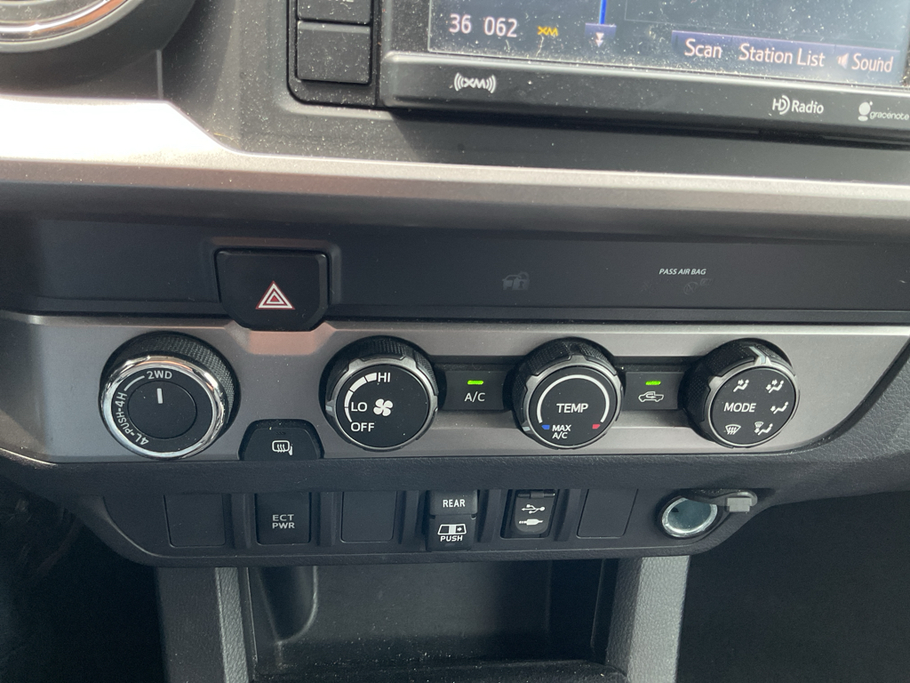 2019 Toyota Tacoma SR5 photo 20
