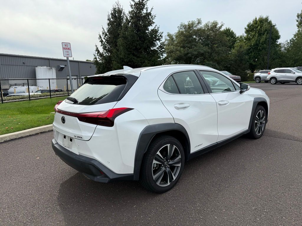 2021 Lexus UX 250h photo 4