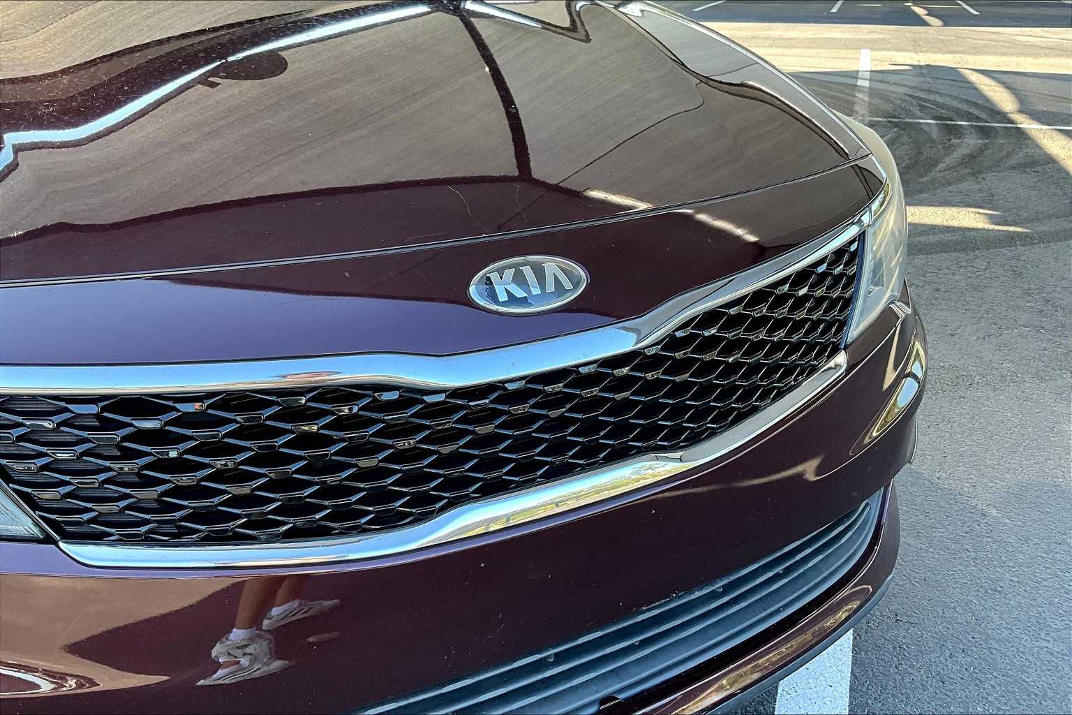 2017 Kia Optima LX photo 29