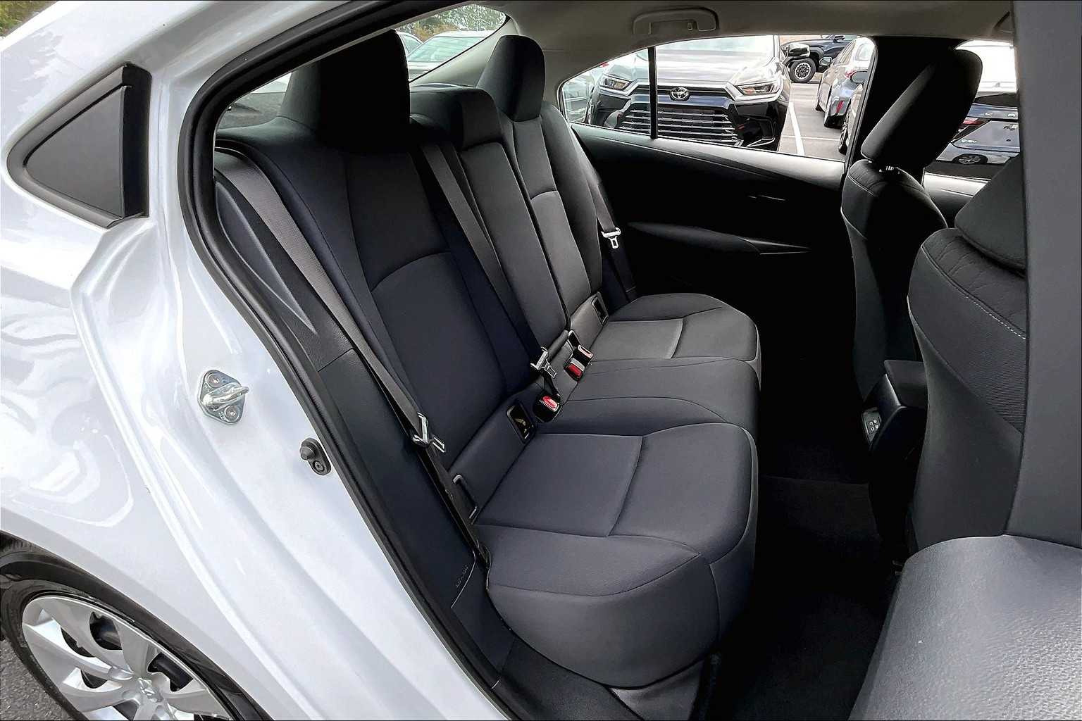 2023 Toyota Corolla LE photo 17