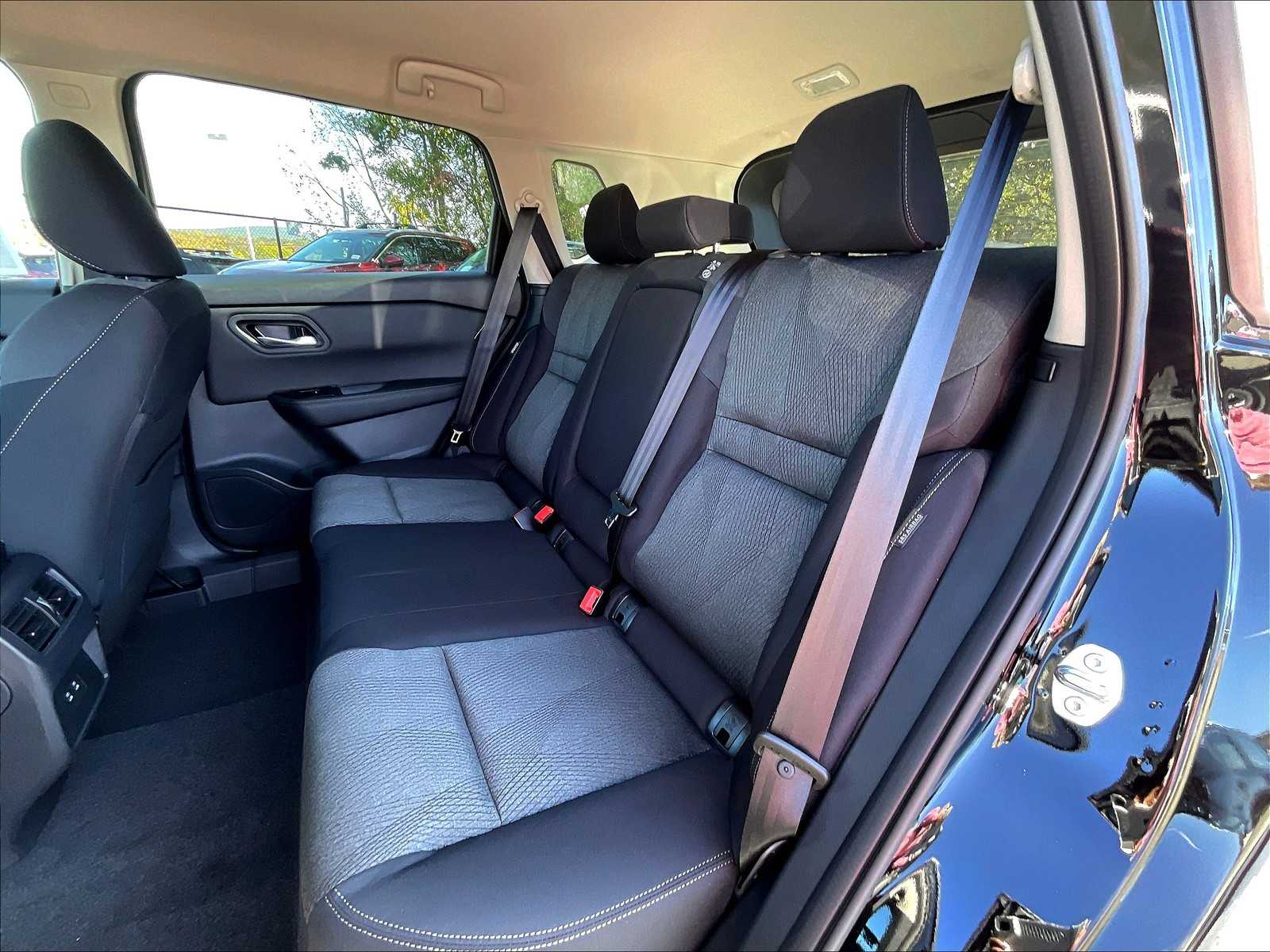 2026 Nissan Rogue SV photo 12
