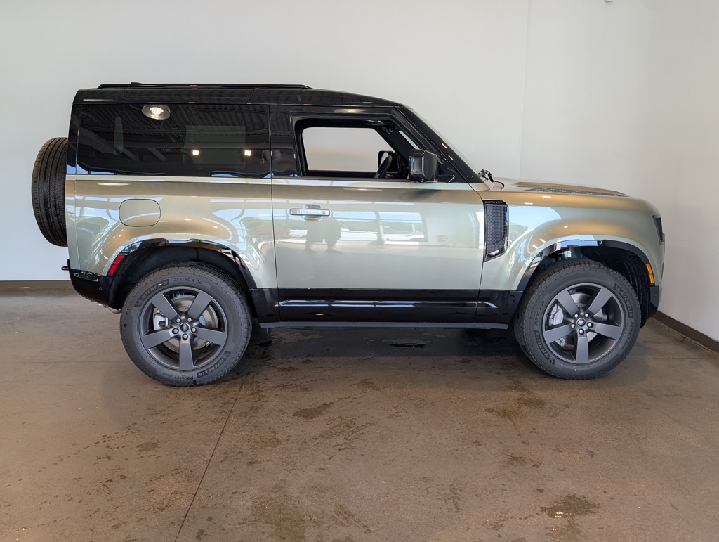 2025 Land Rover Defender 90 X-Dynamic SE photo 6