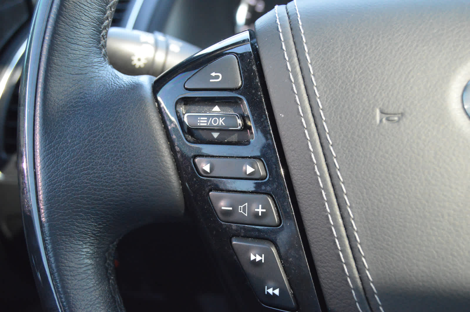 2023 Infiniti QX80 Sensory photo 17